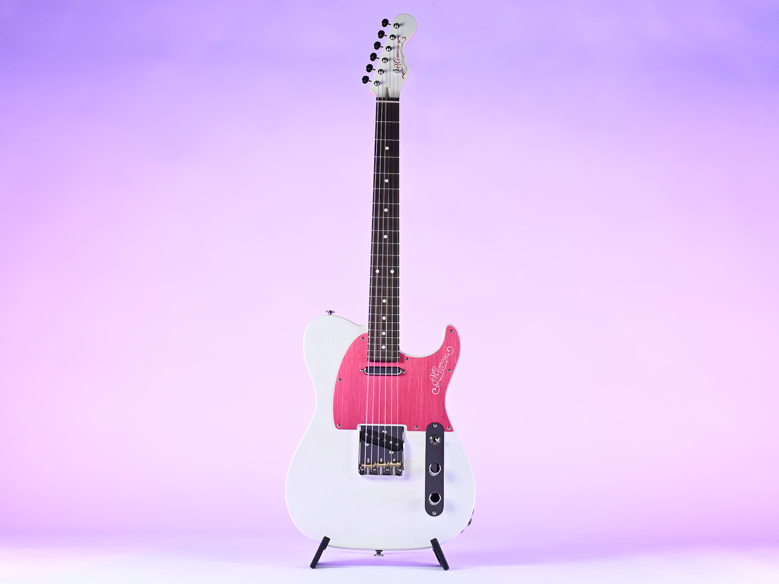 DEVISER momose Custom Craft Guitar ストラト A special edition model featuring anodized parts and an oil finish